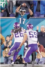  ?? MATT SLOCUM/ASSOCIATED PRESS ?? Philadelph­ia’s Alshon Jeffery catches a touchdown pass during the second half of the NFC championsh­ip game against the Vikings.