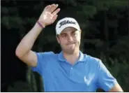  ?? MICHAEL DWYER — THE ASSOCIATED PRESS ?? Justin Thomas waves to the crowd during the trophy ceremony after winning the Dell Technologi­es Championsh­ip golf tournament at TPC Boston in Norton, Mass., Monday.