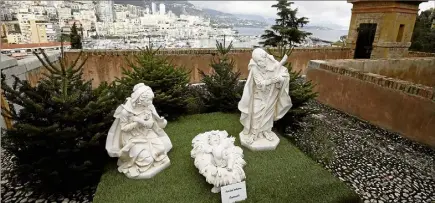  ?? (Photos Jean-François Ottonello) ?? La scène initiale de la Nativité : Marie, Joseph et l’enfant Jésus, donne lieu à de nombreux décors.