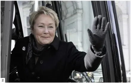  ?? PHOTOS STEVENS LEBLANC ET D’ARCHIVES ?? 1. L’ex-première ministre du Québec Pauline Marois se dit toujours aussi passionnée par la politique, qu’elle soit québécoise, française ou américaine.
2. Élue première ministre du Québec le 4 septembre 2012, la cheffe du Parti Québécois, Pauline Marois, fait à nouveau campagne en 2014 dans l’espoir d’être reportée au pouvoir. On la voit ici le 5 mars 2014 au jour 1 de la campagne, à bord de l’autobus du parti.
3. Le 7 avril 2014, Pauline Marois donne sa démission après la défaite du Parti Québécois aux mains des libéraux de Philippe Couillard. 2