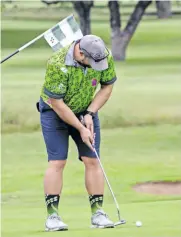  ?? ?? Jannie Lister of Octopi Smart Solutions sinks a putt.