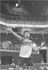  ?? -Gambar Bernama ?? ISKANDAR beraksi ketika menentang lawannya dari Indonesia, Shesar Hiren Rhustavito pada Kejohanan Perodua Malaysia Masters 2018 di Axiata Arena KL Sports City, Selasa.