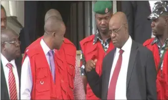  ??  ?? Okoyomon (second right) surrounded by EFCC operatives at the Federal High Court, Abuja… Monday