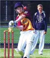  ??  ?? Charlie Piner looks to send this ball over the fence for his Drouin side.