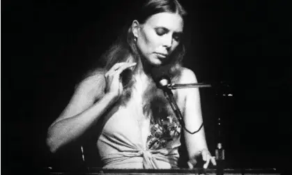  ?? ?? Joni Mitchell performing at the New Victoria Theatre, London, April 1974. Photograph: Mick Gold/Redferns