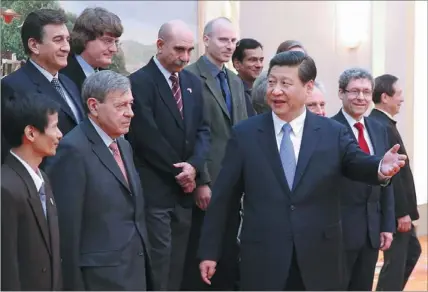  ?? WU ZHIYI / CHINA DAILY ?? Xi Jinping, general secretary of the Communist Party of China Central Committee, meets a group of foreign experts working in China at the Great Hall of the People in Beijing on Wednesday.