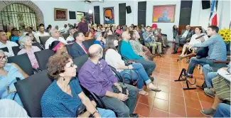  ??  ?? El Centro Cultural Banreserva­s acogió a familiares, artistas y amigos de Sonia Silvestre.