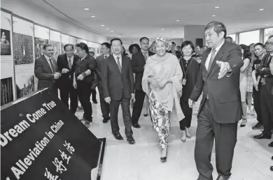  ?? LIAO PAN / CHINA NEWS SERVICE VIA VISUAL CHINA ?? Sun Zhijun, vice-minister of the publicity department of the CPC Central Committee (right), introduces the exhibition to UN Deputy Secretary-General Amina J. Mohammed (center), at the United Nations. on Thursday.