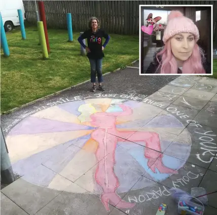  ??  ?? Emma Dey, inset, who is battling cancer, and above, artist Consuelo Servan with the chalk art display