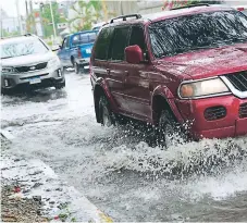  ??  ?? LLUVIAS. Copeco advierte de inundacion­es urbanas por temporal.