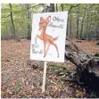  ?? FOTO: REUTERS ?? Laut diesem Plakat ist auch Bambi für den „Hambi“.