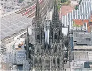  ?? FOTO: OLIVER BERG/ DPA ?? Selbst beim Dom mussten die Preußen helfen, das Gebäude fertigzust­ellen.