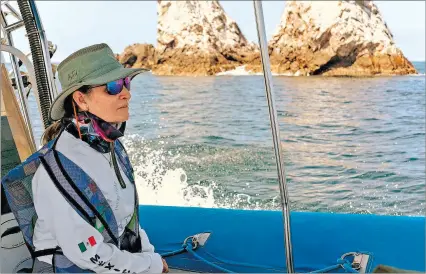  ?? PAOLA MARGU / EL PAÍS ?? Trabajo. Astrid se dirige a las Islas Marietas como parte de su recorrido