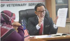  ?? — Bernama photo ?? Dr Norlizan stresses a point during the interview.