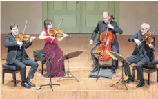  ?? FOTO: SCHUBERTIA­DE ?? Seit 15 Jahren spielt das Ensemble Cuarteto Casals in unveränder­ter Besetzung: Abel Realp, Vera Martinez Mehner, Arnau Tomàs Realp und Jonathan Brown (von links).