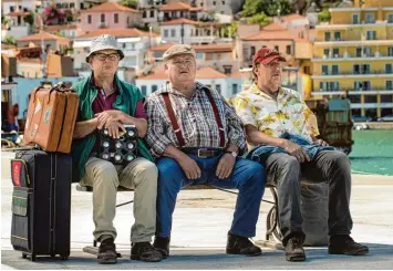  ?? Foto: Stephanie Kulbach, ARD, dpa ?? Drei Ur Berliner: Krüger (Horst Krause, Mitte), Ecki (Jörg Gudzuhn, rechts) und Bernd (Fritz Roth) reisen im ARD Film „Krügers Odyssee“nach Griechenla­nd.