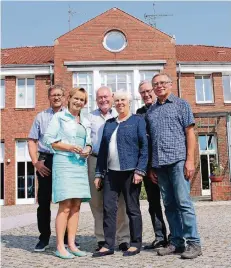  ?? FOTO: PRIVAT ?? Michael Steuten, Heike Seger, Manfred Rixecker, Maria-Luise Rixecker, Paul Heidrich, Eberhard Dietz (v.l.) bilden den Fördervere­in.