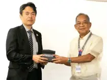  ?? PHOTO BY MAHATMA RANDY DATU ?? PARTNERS
Subic Bay Metropolit­an Authority Chairman and Administra­tor Eduardo Jose Aliño (right) presents a souvenir token to Takahashi Hiroshi, Planning and Constructi­on Division director and head of delegation of the Japanese government’s Osaka Ports and Harbors Bureau, in Subic Bay Freeport on Thursday, Feb. 8, 2024.