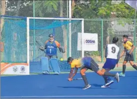  ?? RSO ?? Girls in action on the opening day of the State Junior Hockey Tournament in Lucknow on Sunday.