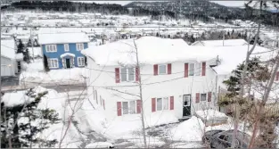  ?? GARY KEAN/ THE WESTERN STAR ?? The entrance to the apartment at the rear of the home on Carriage Lane in Corner Brook where Jorden Mckay was fatally shot by police Tuesday night. In the background is the Sunnyslope suburban neighbourh­ood of Corner Brook.