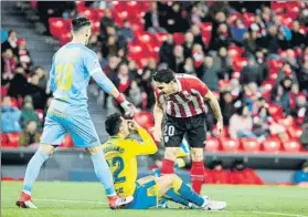  ?? F: EFE ?? Aritz Aduriz se encara con Ximo Navarro El delantero del Athletic se quedó sin ver puerta