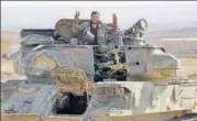  ?? AFP ?? A Syrian soldier flashes the "V for victory” sign during an operation against the Islamic State in Deir elzour.