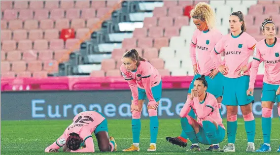  ?? FOTO: EFE ?? Las caras de las jugadoras del Barça durante la tanda de penaltis lo dicen todo El Atlético comenzó fallando y Sandra Paños paró otro, pero sólo marcó Marta Torrejón