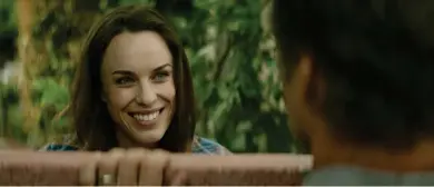  ??  ?? GARDEN FENCE THRILLER: Jenna (Jessica McNamee) in The Neighbour