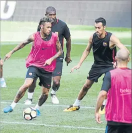  ?? FOTO: M. MONTILLA ?? Neymar entrenó con sus compañeros, que no quieren que se vaya al PSG