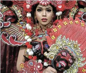  ?? /Reuters ?? Beauty pageant: Contestant Dinda Syarif of Indonesia prepares backstage before the final show of the Miss Internatio­nal Queen transgende­r beauty pageant.