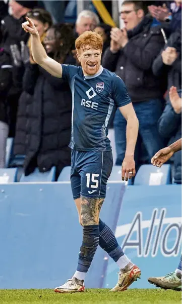  ?? ?? DIFFERENCE MAKER: Simon Murray netted either side of half-time to secure the points.