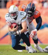  ?? JOE MAHONEY/ASSOCIATED PRESS ?? L.A. Chargers quarterbac­k Philip Rivers, who visits Denver tonight, has been sacked 13 times in his career by Broncos linebacker Von Miller.