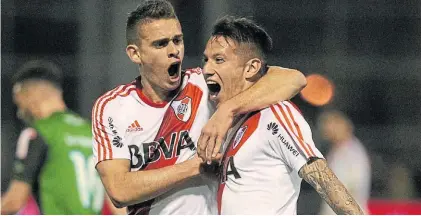  ??  ?? Gritos. Entre Borré y Auzqui pelean por un lugar para esta noche. River necesita más que nunca de ellos.