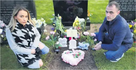  ?? PETER MORRISON ?? Amy Reid and her brother Ryan at the grave of their sister Shona Gillen (below) in Antrim cemetery