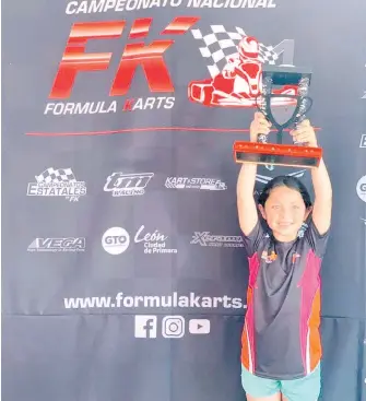  ?? / CORTESÍA DE MARIFER ?? con su primer trofeo en el Nacional GoKarts