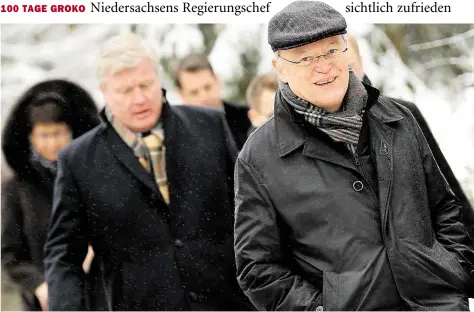  ?? DPA-BILD: PFÖRTNER ?? Der Chef geht vorne weg: Ministerpr­äsident Stephan Weil, gefolgt von seinem Kabinett.