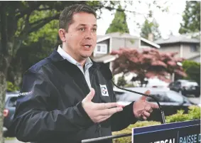  ?? NICK PROCAYLO / POSTMEDIA NEWS ?? Conservati­ve leader Andrew Scheer, on the campaign trail in White Rock, B.C., on
Sunday, is curiously taking aim at the new NAFTA deal, says John Ivison.