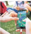  ?? FOTO: DPA/STEIN ?? „Pokemon go“auf dem Smartphone­s ist bei Kindern beliebt.