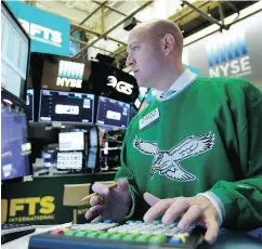  ?? RICHARD DREW / THE ASSOCIATED PRESS ?? Eagles fan Jay Woods was at work at his post at the NYSE this week, where it appears volatility is back for now.