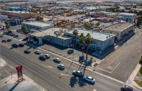  ?? VINCENT OSUNA
PHOTO ?? Hollies Hotel and Suites on Wednesday in Calexico. The hotel, which is located at 18 Lincoln St., was recently renovated into a 58-unit affordable housing developmen­t. Tenants began moving in March 18.