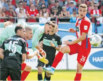  ?? FOTO: RUDEL/IMAGO IMAGES ?? Zumindest tabellaris­ch dürfen sich die Zuschauer auf das Duell zweier Top-Teams freuen.