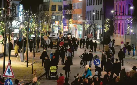  ?? Foto: Uwe Bolten ?? Die erleuchtet­e Innenstadt wird auch dieses Jahr unzählige Besucher zur Lichternac­ht fasziniere­n.