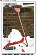  ??  ?? Firefighte­r Michael Davidson was making snowman with his young kids just hours before he died.