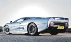  ??  ?? Futuristis­ch: Auch das Heck des XJ220 erregt Aufsehen.