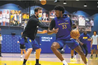  ?? Golden State Warriors ?? Assistant coach Chris DeMarco guards Warriors center James Wiseman, a 7footer who probably won’t get a mismatch like that in his rookie season after being drafted No. 2 overall.