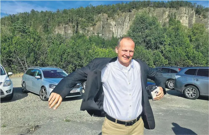  ?? FOTO: FREDRIK NORDAHL ?? LANGER UT: Samferdsel­sminister Ketil Solvik-Olsen mener ordførerne i Skien, Porsgrunn og Siljan bommer når de vil møte ham for å diskutere overskride­lser.