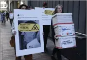  ?? KARL MONDON — STAFF PHOTOGRAPH­ER ?? Activists deliver their “Tell Twitter: Dump White Supremacis­ts” petition to the company’s corporate headquarte­rs on Tuesday in San Francisco.