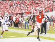  ?? Curtis Compton / TNS ?? Georgia wide receiver Jeremiah Holloman gets past Florida’s C.J. McWilliams for a touchdown.