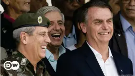  ??  ?? Bolsonaro, junto al general Walter Souza Braga Netto, que será el nuevo ministro de Defensa, en una imagen de archivo.