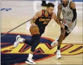  ?? NHAT V. MEYER — BAY AREA NEWS GROUP ?? The Warriors’ Stephen Curry (30) dribbles against the Spurs’ Dejounte Murray at the Chase Center on Wednesday.